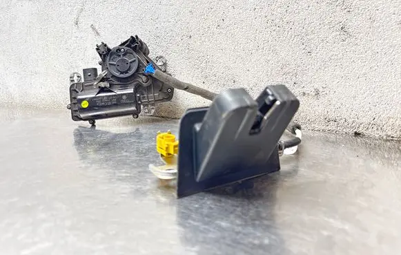 Audi Q7 4M Tailgate/trunk/boot lock/catch/latch 4M0827506B 4M0827887B 180715