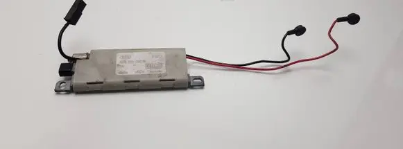 Audi A4 S4 B5 8D Aerial antenna amplifier 8D5035225B