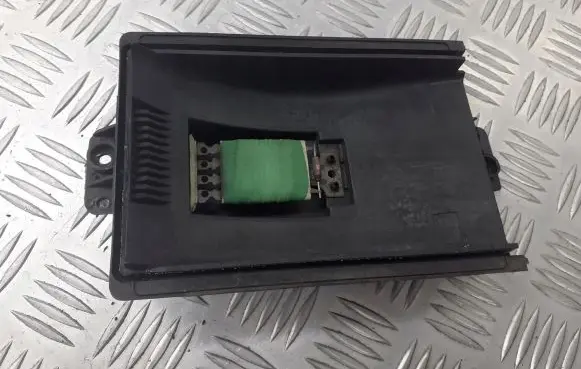 Skoda Octavia Mk1 (1U) Heater blower fan relay 