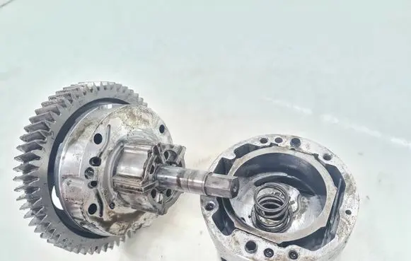Mercedes-Benz Sprinter W906 Oil pump 6511811801