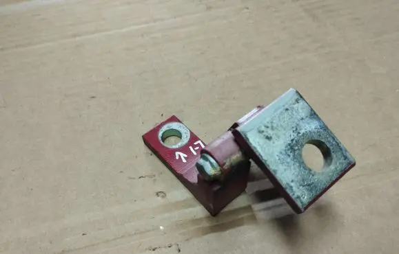 Fiat 500 Front door lower hinge 