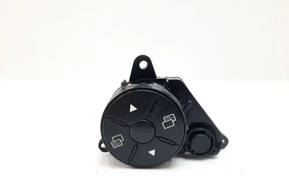 Mercedes-Benz Sprinter W906 Steering wheel buttons/switches 9069052301 33493901Q1 310179140162AA