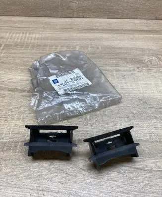 Opel Tigra A Front bumper mounting bracket 90386652 8062860