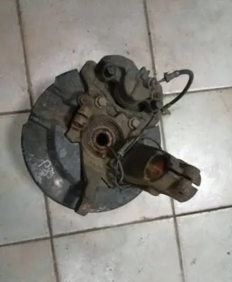 Ford Escape III Front wheel hub spindle knuckle