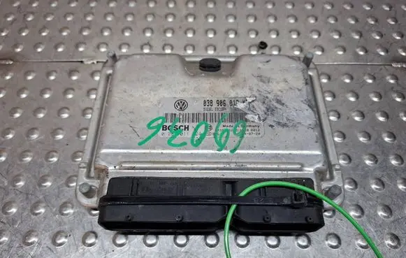 BMW 1 E81 E87 Engine control unit/module S27705974 7803372 0281013502