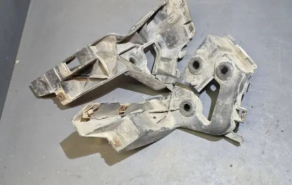 Audi A8 S8 D3 4E Rear bumper mounting bracket 4E0853914C 4E0853913C