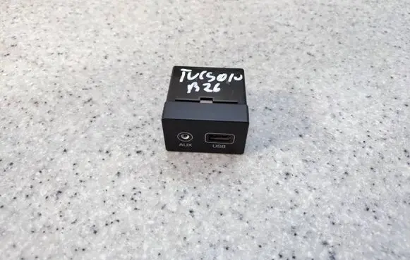 Hyundai Tucson TL USB socket connector 96120-D350059 96120-D3500
