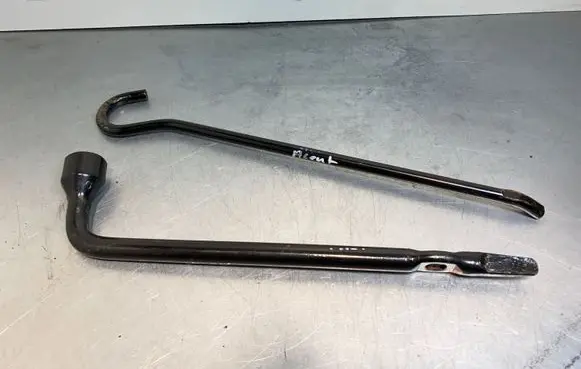 Subaru Ascent Wheel nut wrench 