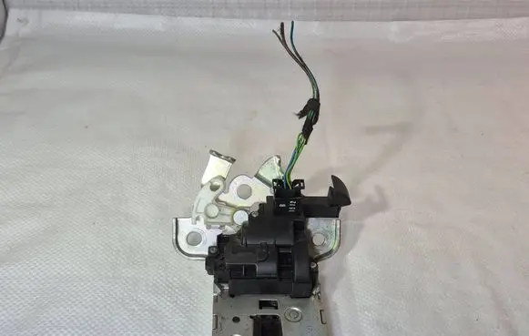 Audi A1 Tailgate/trunk/boot lock/catch/latch 8K9827505A 1714