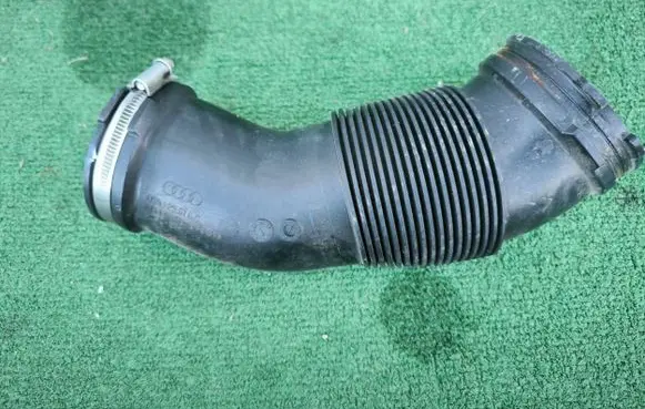 Audi A6 S6 C8 4K Turbo air intake inlet pipe/hose 059129616C