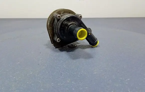 Ford Mustang I Water pump 1908-1E90024