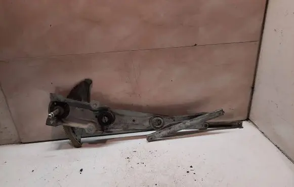 Rear door manual window regulator