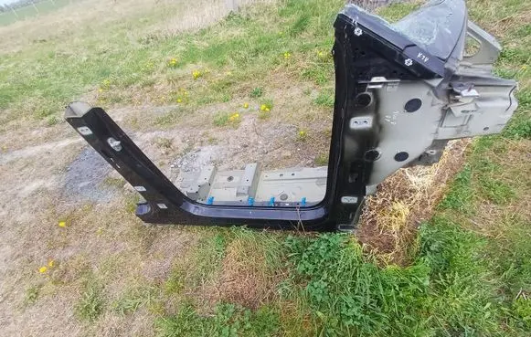Peugeot 3008 II Front sill (body part) 