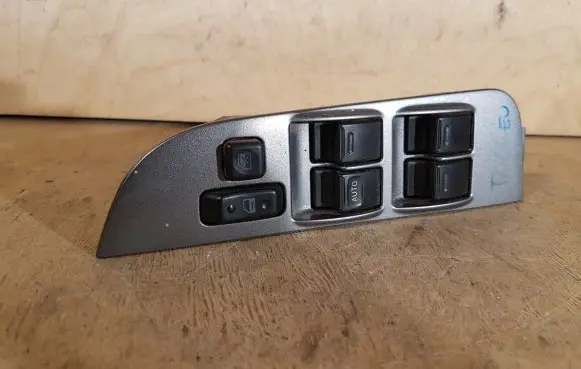 Toyota Corolla E110 Electric window control switch