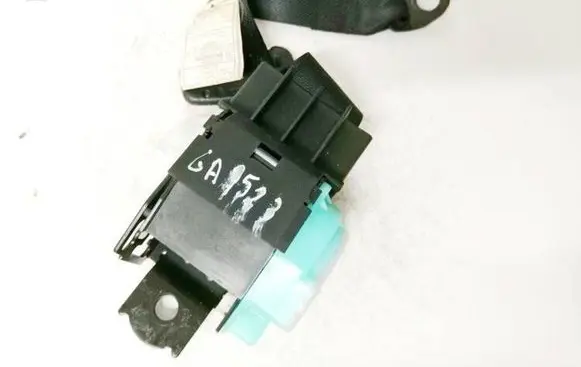 Middle seatbelt (rear)