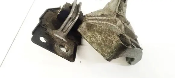 Engine mount bracket