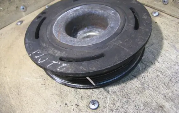 Renault Laguna I Crankshaft pulley 8200213059