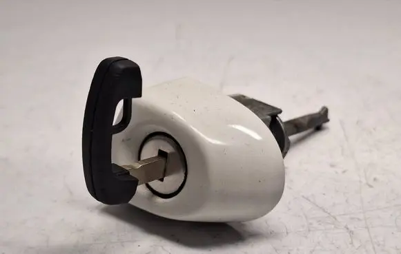 BMW X3 F25 Front door lock (next to the handle) 51217290471 51217290473