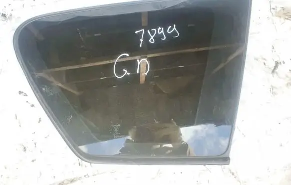Toyota Avensis Verso Rear side window