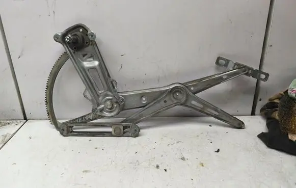 Opel Astra G Front door electric window regulator 90521869