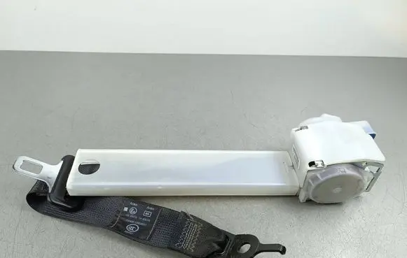 Jeep Grand Cherokee Middle seatbelt (rear) 