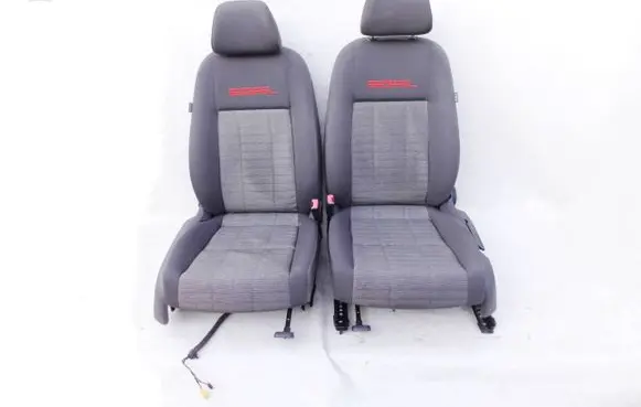 Volkswagen Golf V Seat set 1K4881106ER 831419500 1K4881106FR