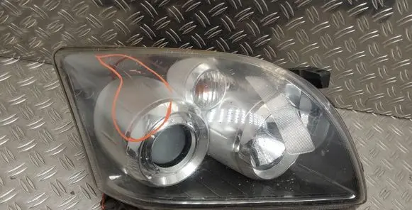Toyota Avensis T250 Headlight/headlamp