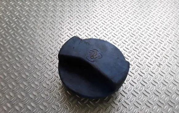 Volkswagen PASSAT B5 Coolant expansion tank/reservoir cap 