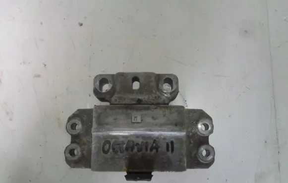 Skoda Octavia Mk2 (1Z) Engine mount bracket 1K0199555M