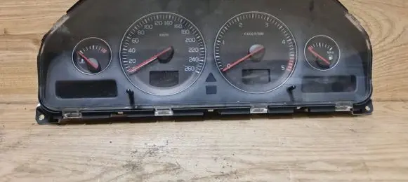 Volvo V70 Speedometer (instrument cluster) 30746102