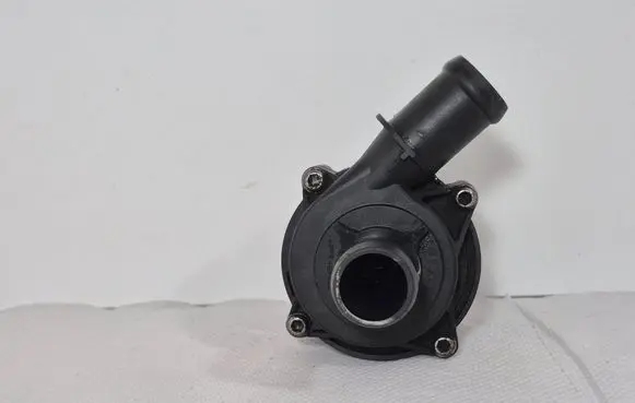 Volkswagen Golf VII Electric auxiliary coolant/water pump 5Q0965567J 12402300Z06