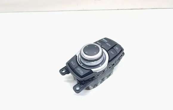 Head unit multimedia control