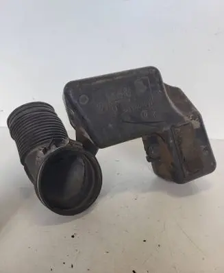 BMW 3 E46 Air intake duct part 7506181
