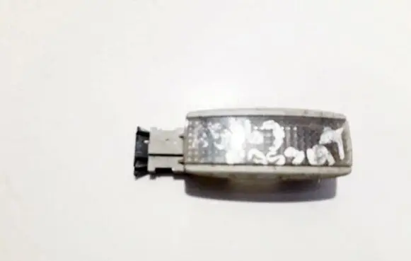 Volkswagen PASSAT B5 Other interior light 3b0947291