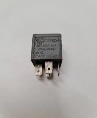 Volkswagen PASSAT B5 Other relay 191927841 V23134A52X196