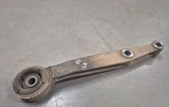 Toyota Hilux (AN10, AN20, AN30) Front differential bracket 5238071020