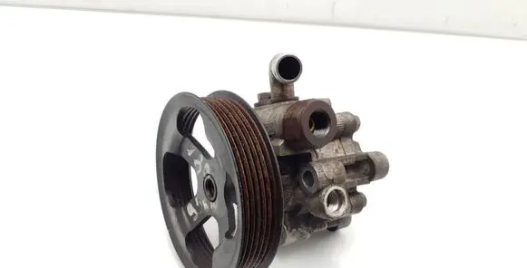 Toyota Corolla Verso AR10 Power steering pump 443100F010