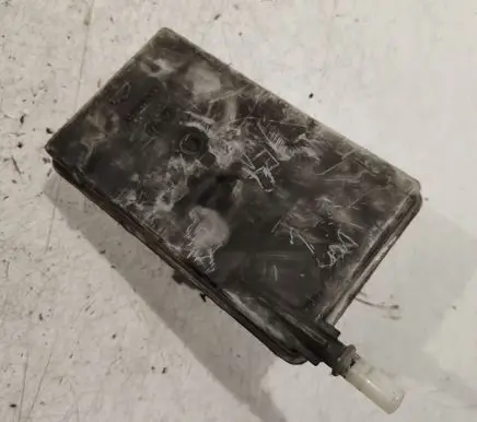 Brake fluid reservoir
