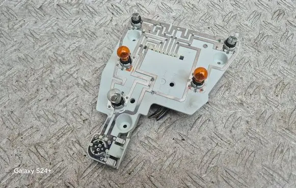 Mercedes-Benz E W211 Tail light bulb cover holder A2118201677 334636R 334550