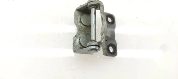 Subaru Legacy Tailgate/trunk/boot hinge