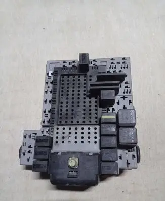 Volvo V70 Fuse module 8676284