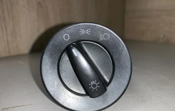 Volkswagen Golf IV Light switch 1C0941531 04052030