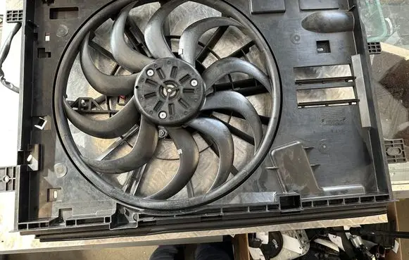 Citroen C5 Aircross Electric radiator cooling fan 9820804580