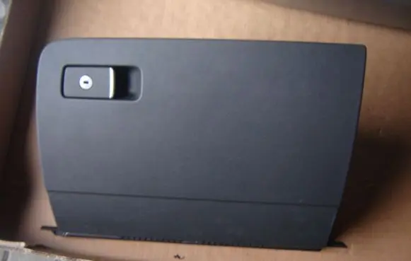 Volkswagen PASSAT B8 Glove box