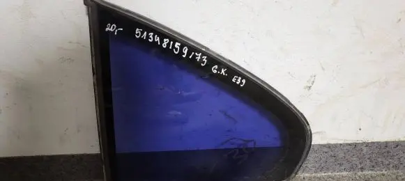 BMW 5 E39 Rear vent window glass 51348159173