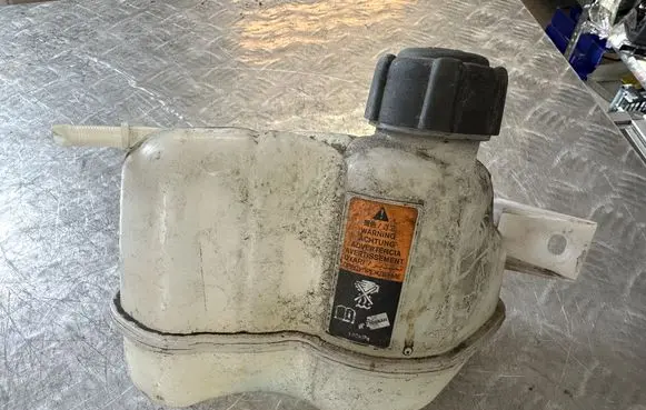 Nissan X-Trail T32 Coolant expansion tank/reservoir