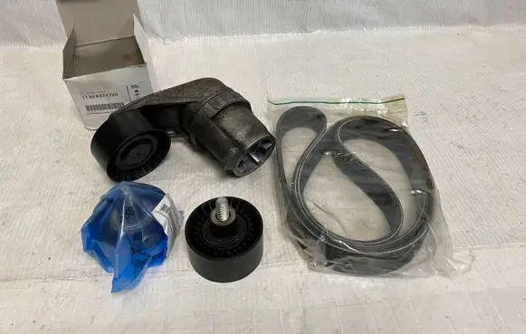 BMW X6 E71 Generator/alternator belt tensioner 8673720