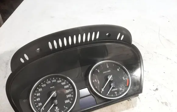BMW 5 E60 E61 Speedometer (instrument cluster) 110080213 62119177261