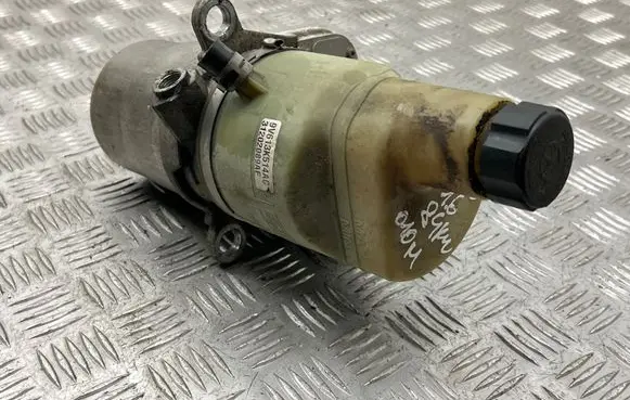 Volvo V50 Power steering pump 9V613K514AC