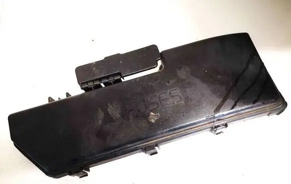 Volvo V70 Fuse box cover 08676261